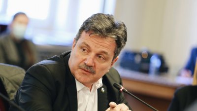 Симидчиев с опасения за заплатите на младите лекари