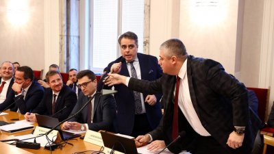 Само в Lupa.bg: Делян Пеевски спретнал скандал на Хамид, Байрам и Цонев 