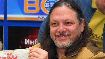 Анализаторът Нидал Алгафари написа остър коментар във Фейсбук по повод