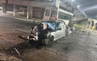 Тежка катастрофа в София - кола влетя с бясна скорост в бус с хора