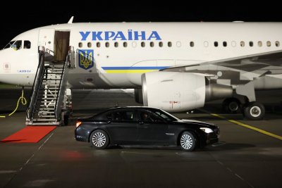 По пътя към Ирландия: Неидентифицирани дронове прелетяли край самолета на Зеленски