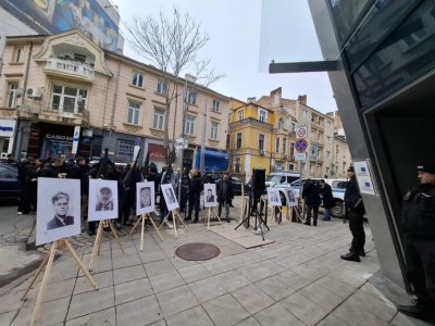 ВМРО протестира пред сградата на ЕК в София заради терора над българи в РСМ