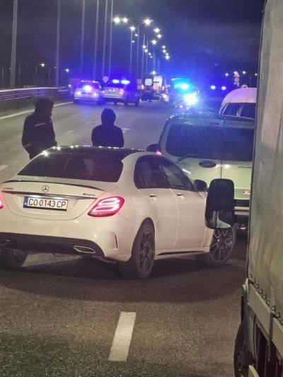 Тежка катастрофа блокира движението по Околовръстното шосе на София