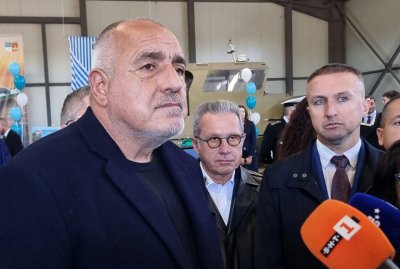 ИЗВЪНРЕДНО: Изненадващ протест пред дома на Бойко Борисов (ВИДЕО/СНИМКА)