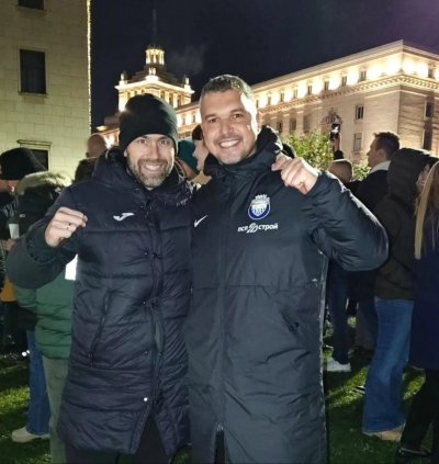 НЯМАЛО ЛИДЕРИ?!? Божинката поведе шествието от БНБ