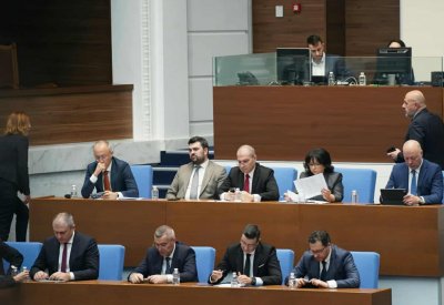 След близо 4 часа разправии: Депутатите гласуват вота на недоверие утре в 13,30 ч.