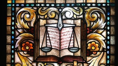 Пуснаха под гаранция инспекторите от ДАИ, искали подкуп от екипа на Роби Уилямс