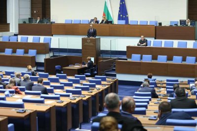 Гласуването на вота на недоверие неочаквано се отложи 