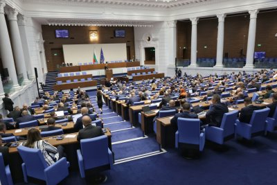Парламентът се подготвя да гласува шестия вот на недоверие срещу кабинета