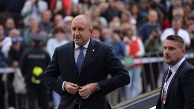 Само в Lupa.bg: Радев хвърля оставка навръх Нова година 