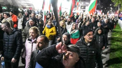 "Уолстрийт джърнъл": Gen Z за пръв път свалят европейско правителство