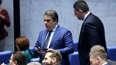 Бюджет на ДОО влязъл в НС без решение на социалната комисията