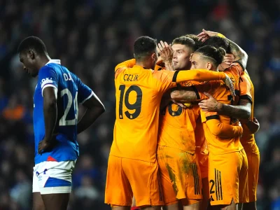 Рома си свърши работата за едно полувреме в Глазгоу побеждавайки