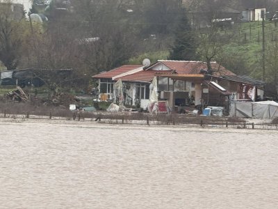 Заради пороя: Полицейски екипи остават дежурни през нощта в Царево