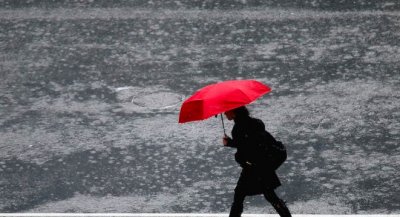 Стойте на сухо: Жълт код за валежи е обявен в 16 области