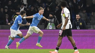 Шампионът на Италия Наполи спечели с 2 1 дербито на