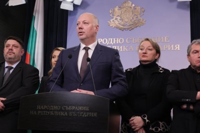 Решено! Парламентът прие единодушно оставката на кабинета 