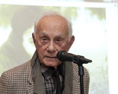 Близки и приятели си взеха последно сбогом с поета Найден Вълчев