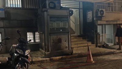 Неизвестни лица атакуваха полицейско управление в Атина с коктейли „Молотов“