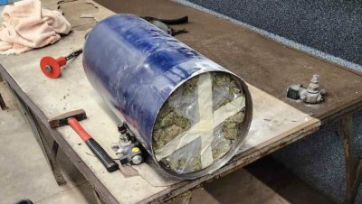 Спипаха марихуана за над милион, укрита в газови бутилки на коли (СНИМКИ)