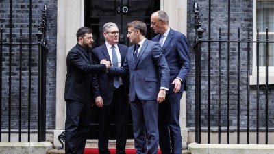 В Лондон Стармър, Макрон и Мерц демонстрираха силна подкрепа за Зеленски