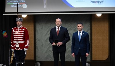 Радев връчи Почетния знак на президента на Роберто Санторели 