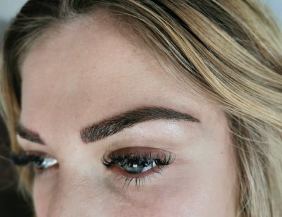 ЕВРИКА! Най-сетне контролират татуировките на вежди и очни линии