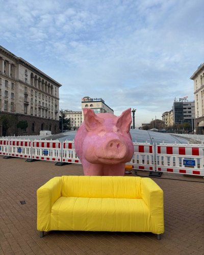 ПП добави дивана на Слави към прасето-касичка