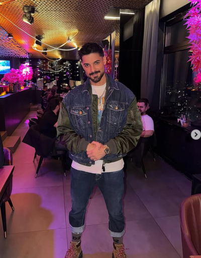 И Емрах Стораро изглежда е започнал с подобренията по лицето