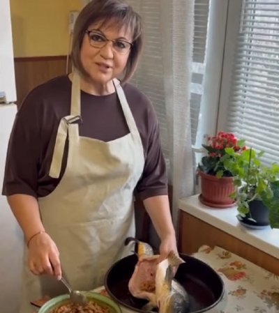 ХИТ ВИДЕО: Да се оближем с шарана на Корнелия Нинова