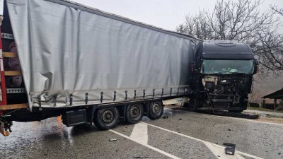 Тир блокира Прохода на Републиката