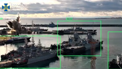 Украински дронове удариха руска подводница (ВИДЕО)