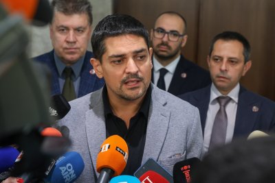 Радостин Василев след боя в НС: Гюнай Далоолу заплашваше мен и семейството ми