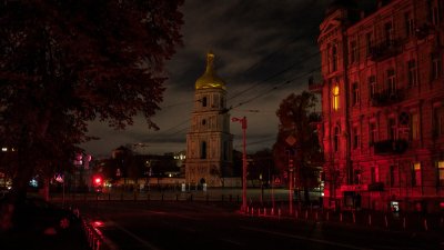 Стотици хиляди украинци продължават да са без електричество съобщи президентът