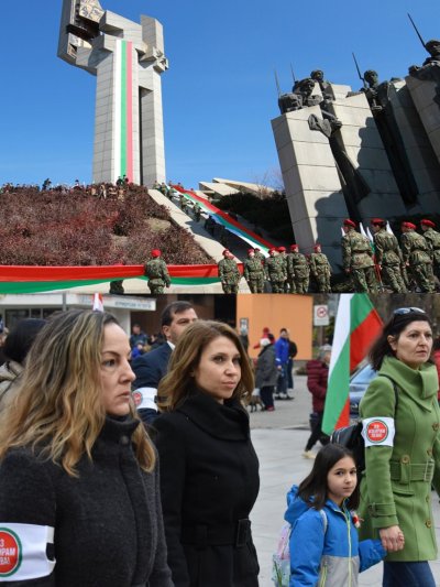 СЕКСИ БОЙ: Павела на Тошко се счепка с Искра на Костя