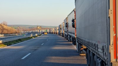 Протестиращи затвориха ГКПП "Капитан Петко Войвода", блокират и "Илинден - Ексохи" 