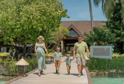 Антония Петрова - Батинкова заголи бременно коремче на Малдивите (СНИМКИ)