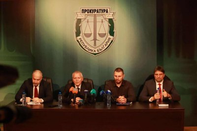 След акцията в София: Задържаха 7 души за наркотици в Ловеч, сред тях и служители на полицията