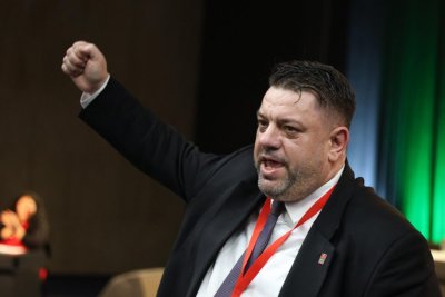 Защо Атанас Зафиров не подаде оставка като лидер на БСП?