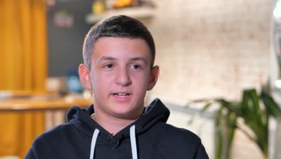 И 13-годишният син на Милен Цветков протестира - смята, че там му е мястото