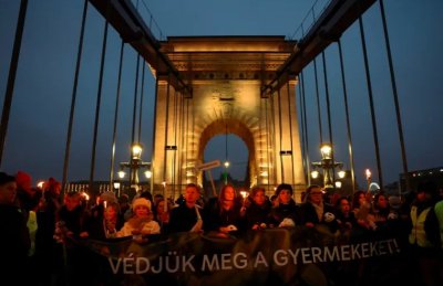 Хиляди протестираха срещу Орбан след скандала с малтретираните деца