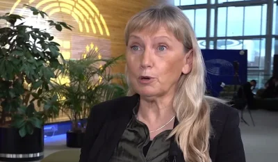 Елена Йончева сипе хвалебствия за еврото