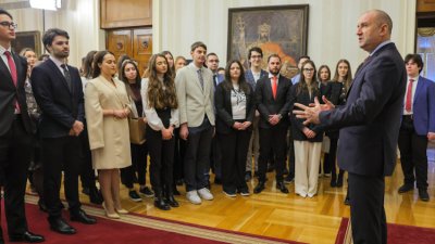 Румен Радев: Младите хора на България притежават чувство за достойнство и дълг