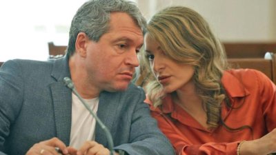 ТЪПОЪГЪЛЕН ТРИЪГЪЛНИК: Балабанов разсъблича с очи Павела на Тошко (ХИТ ВИДЕО)