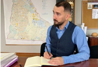 Кметът на "Младост" обвини СОС, че тайно гласи заменки 