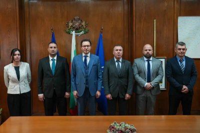 Министърът на вътрешните работи в оставка Даниел Митов проведе официална церемония по