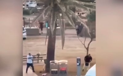 "Кървавата Ханука" в Сидни: Случаен минувач спасява десетки на плажа (ВИДЕО)