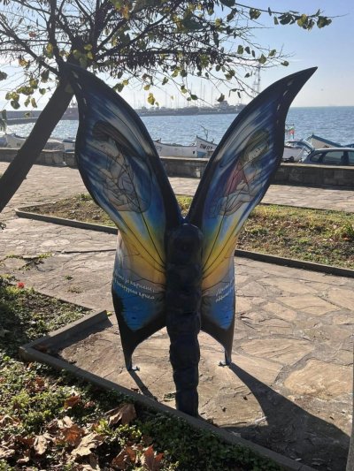 Пеперудена пейка вече закриля и в Поморие майките, които кърмят (СНИМКИ)