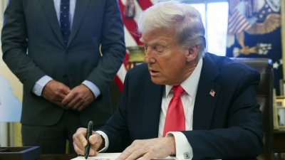 Тръмп подписа указ: Марихуаната вече "не е толкова опасна" в САЩ