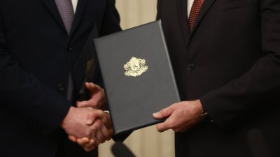 Радев стартира днес консултациите за нов кабинет с ГЕРБ и ПП-ДБ